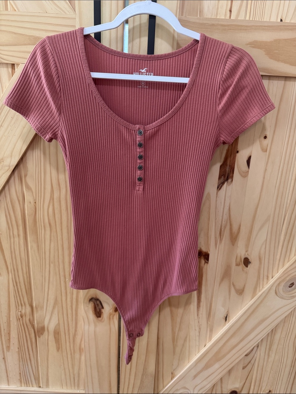 Hollister Ribbed Short-Sleeve Henley Bodysuit - Rosewood